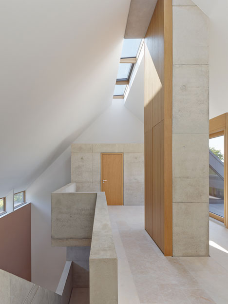 Stuttgart house by (se)arch with shingle-clad walls and a triple-height art gallery