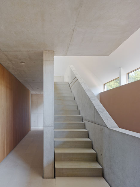 Stuttgart house by (se)arch with shingle-clad walls and a triple-height art gallery