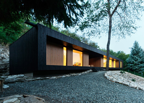 Woodland retreat by Béres Architects nestles up against a jagged rock face