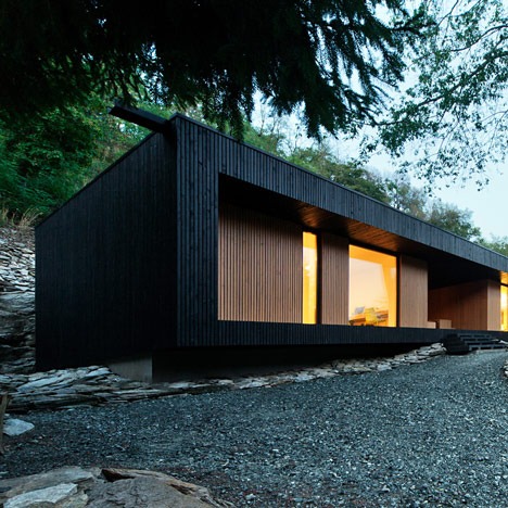 Woodland retreat by Béres Architects nestles up against a jagged rock face