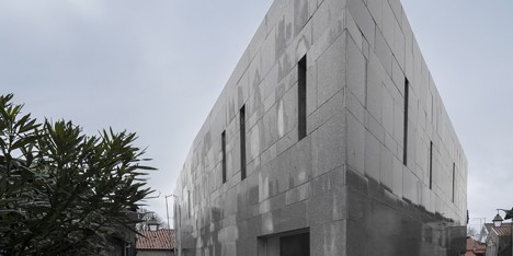 Jewish cultural centre with an acutely angled corner by Goncalo Byrne Arquitectos