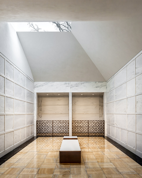 Lakewood Cemetery Garden Mausoleum