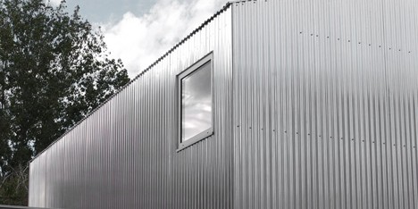 M03 house renovation by BAST contrasts old brick base with new metal extension