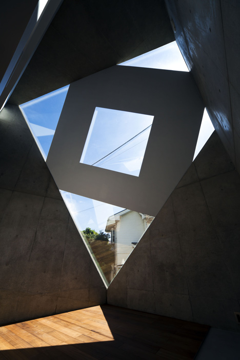 Atelier Tekuto creates an angular house with a pattern of pointy skylights