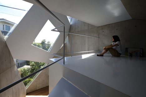 Atelier Tekuto creates an angular house with a pattern of pointy skylights