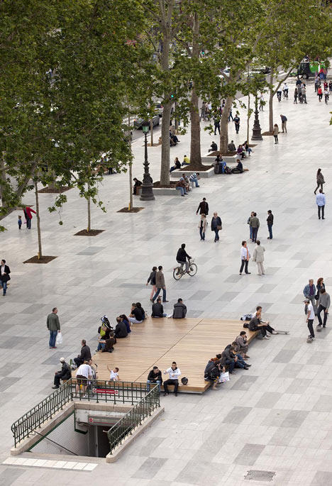 Place de la République and Monde & Médias Pavilion by TVK
