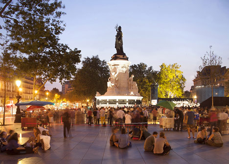 Place de la République and Monde & Médias Pavilion by TVK