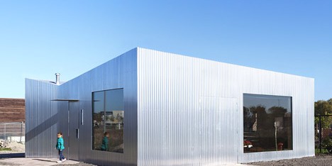 Aluminium-clad Rebel House by MONO