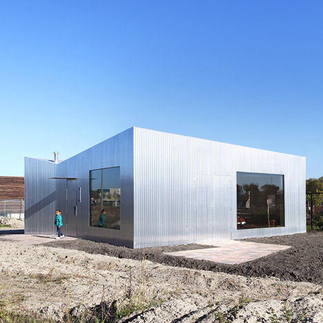 Aluminium-clad Rebel House by MONO