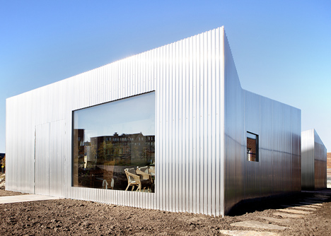 Aluminium-clad Rebel House by MONO
