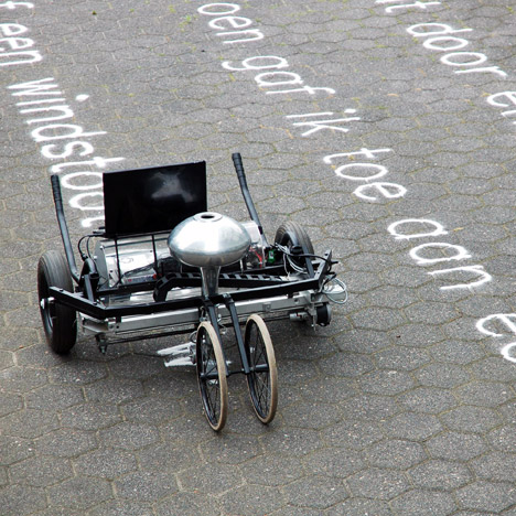 Skryf sand writer by Gijs van Bon