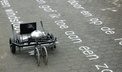 Skryf sand writer by Gijs van Bon
