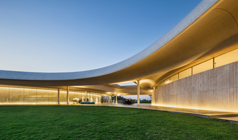 Southcape golf clubhouse by Mass Studies features curving concrete canopies