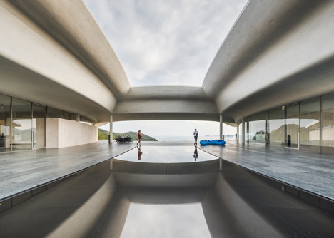 Southcape golf clubhouse by Mass Studies features curving concrete canopies