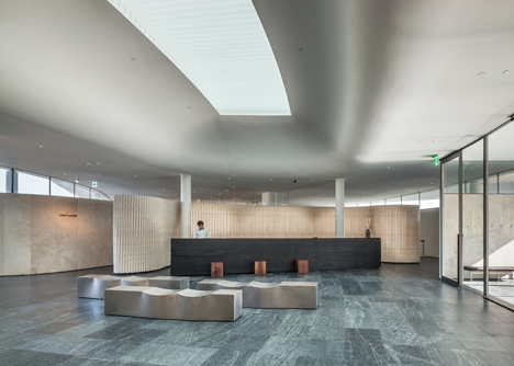 Southcape golf clubhouse by Mass Studies features curving concrete canopies