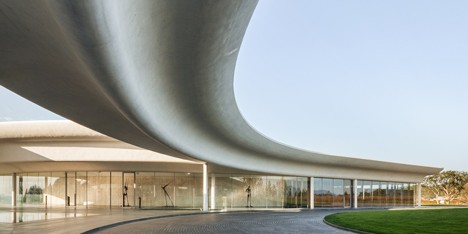 Southcape golf clubhouse by Mass Studies features curving concrete canopies