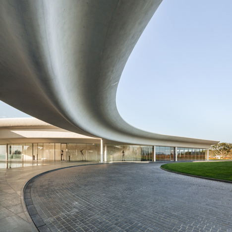 Southcape golf clubhouse by Mass Studies features curving concrete canopies