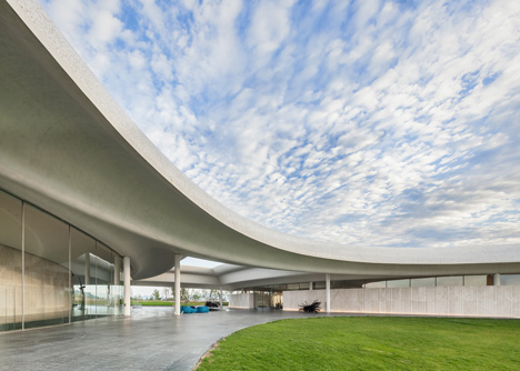 Southcape golf clubhouse by Mass Studies features curving concrete canopies