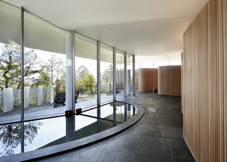 Southcape golf clubhouse by Mass Studies features curving concrete canopies