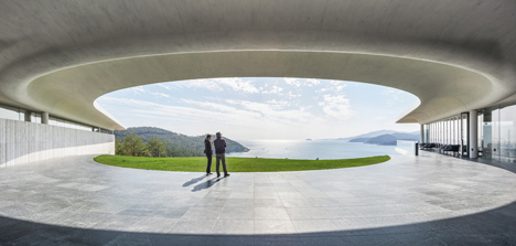 Southcape golf clubhouse by Mass Studies features curving concrete canopies
