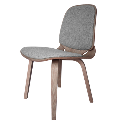 Viggo chair made from two curving plywood pieces by ShapingYourDay