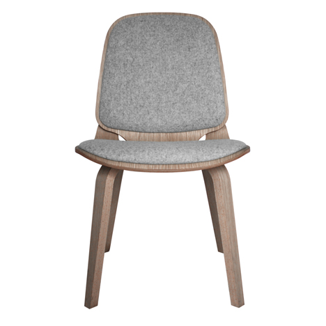Viggo chair made from two curving plywood pieces by ShapingYourDay