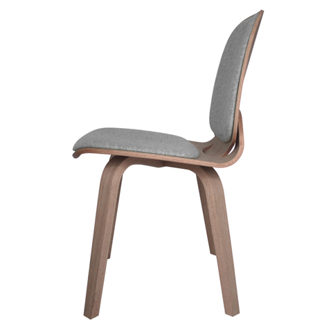 Viggo chair made from two curving plywood pieces by ShapingYourDay