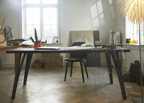 Viggo chair made from two curving plywood pieces by ShapingYourDay