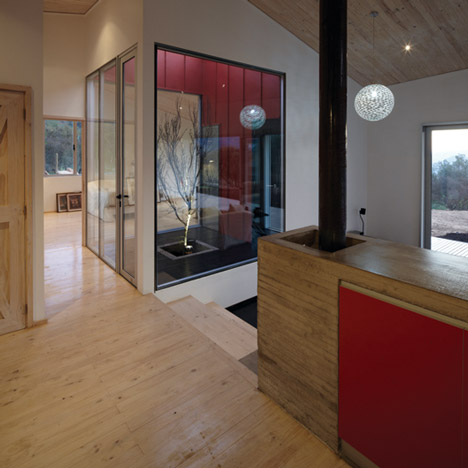 WA House in Chile by MAPA