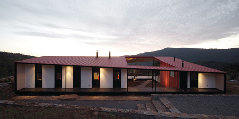 WA House in Chile by MAPA