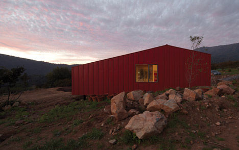 WA House in Chile by MAPA