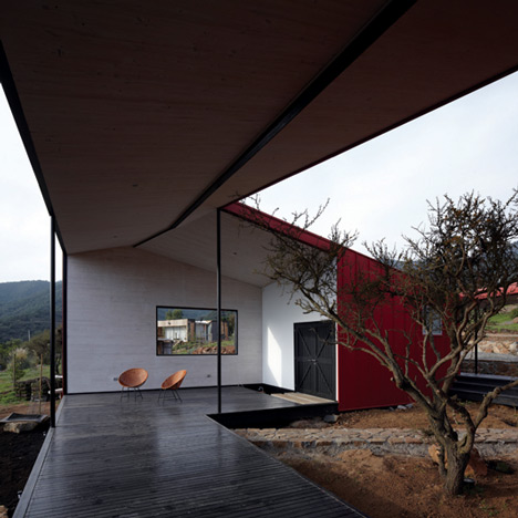 WA House in Chile by MAPA