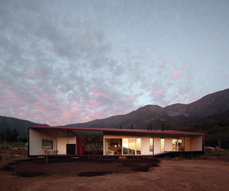 WA House in Chile by MAPA