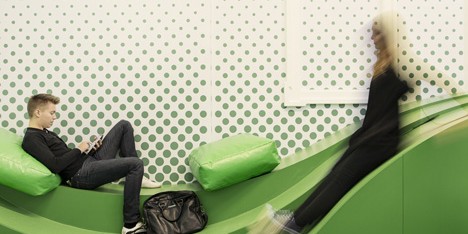 Wavy green lounge in a Solvenian school by Svet Vmes Architects