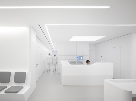 White Space orthodontic clinic with Corian walls by Bureauhub