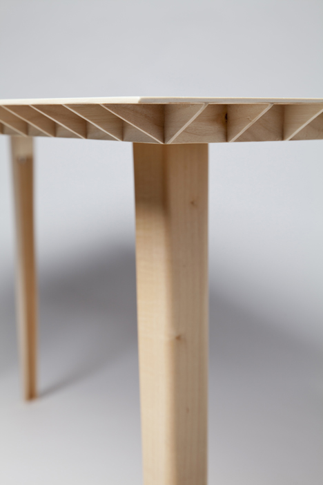 Wooden table by Ruben Beckers weighs just 4.5 kilograms