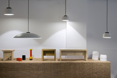 AOO shop in Barcelona by Arquitectura-G has a stepped display platform