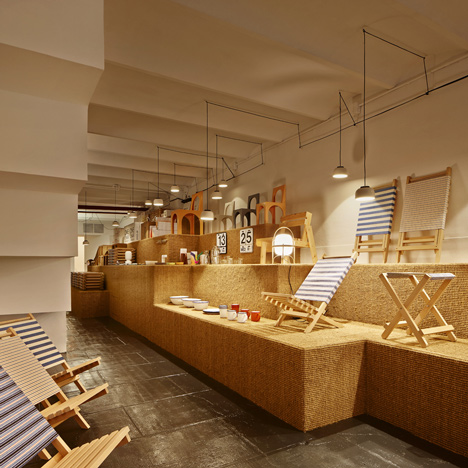 AOO shop in Barcelona by Arquitectura-G has a stepped display platform