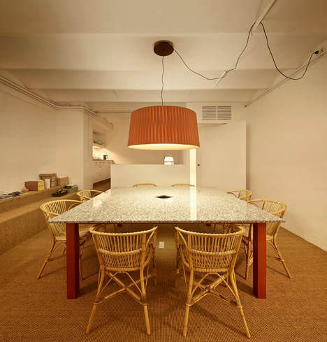 AOO shop in Barcelona by Arquitectura-G has a stepped display platform