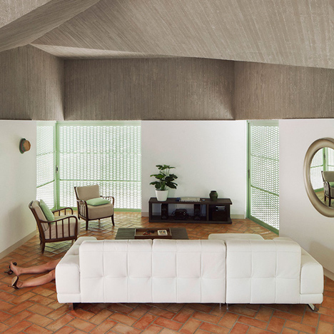 Concrete house by Langarita-Navarro photographed as a crime scene