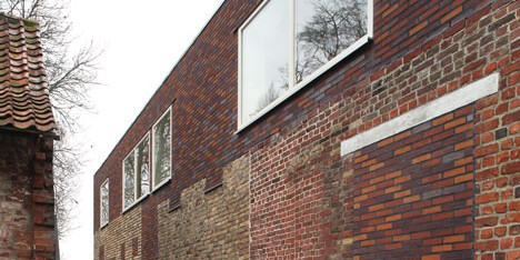 Community Centre Westvleteren by Atelier Tom Vanhee contrasts old and new bricks