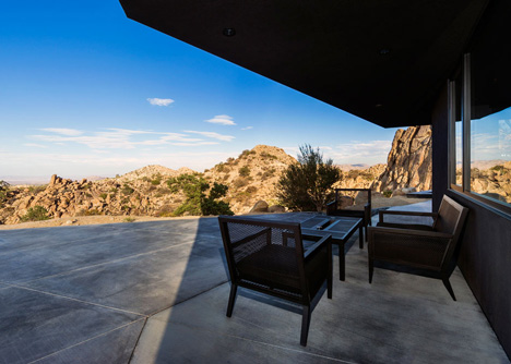 Oller & Pejic's Desert House designed to look "like a shadow"
