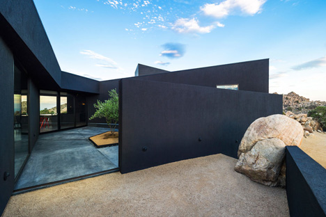 Oller & Pejic's Desert House designed to look "like a shadow"