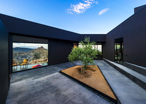 Oller & Pejic's Desert House designed to look "like a shadow"