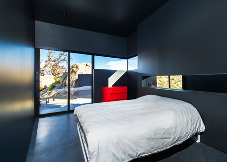 Oller & Pejic's Desert House designed to look "like a shadow"