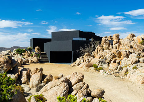 Oller & Pejic's Desert House designed to look "like a shadow"