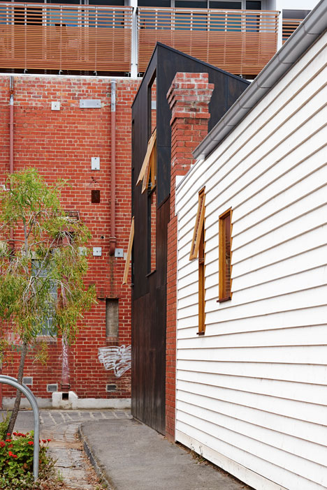 Engawa House in Melbourne by BLOXAS adopts a traditional Japanese veranda