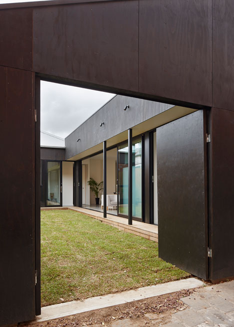 Engawa House in Melbourne by BLOXAS adopts a traditional Japanese veranda