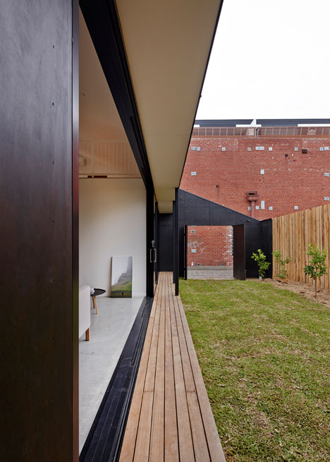 Engawa House in Melbourne by BLOXAS adopts a traditional Japanese veranda