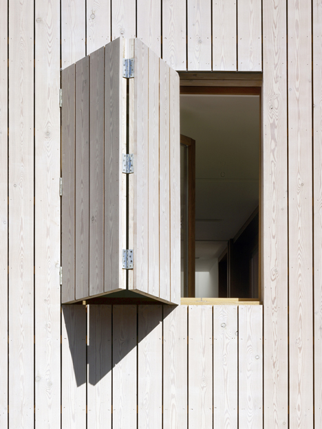 Hayhurst and Co. adds beach house-inspired extension to London residence